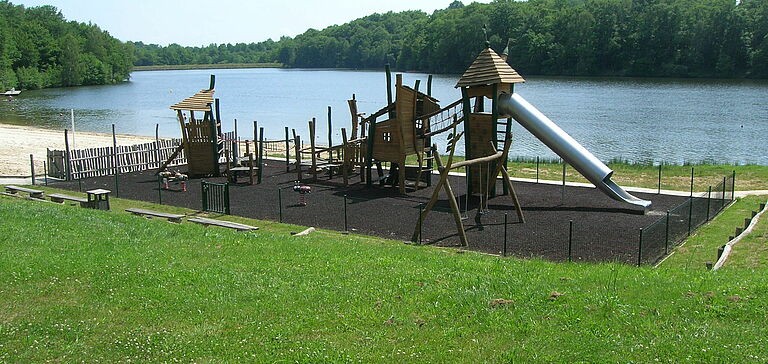 les jeux de la base de loisirs de rouffiac près d'excideuil