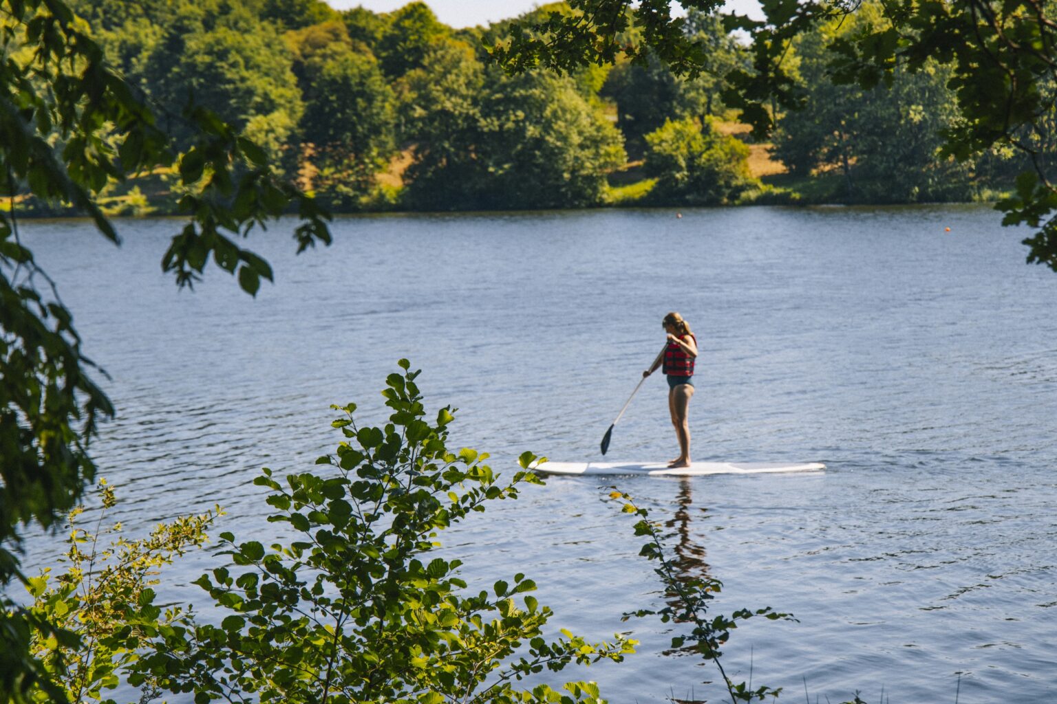 paddle et activités nautiques en dordogne sur le plan d'eau de Rouffiac