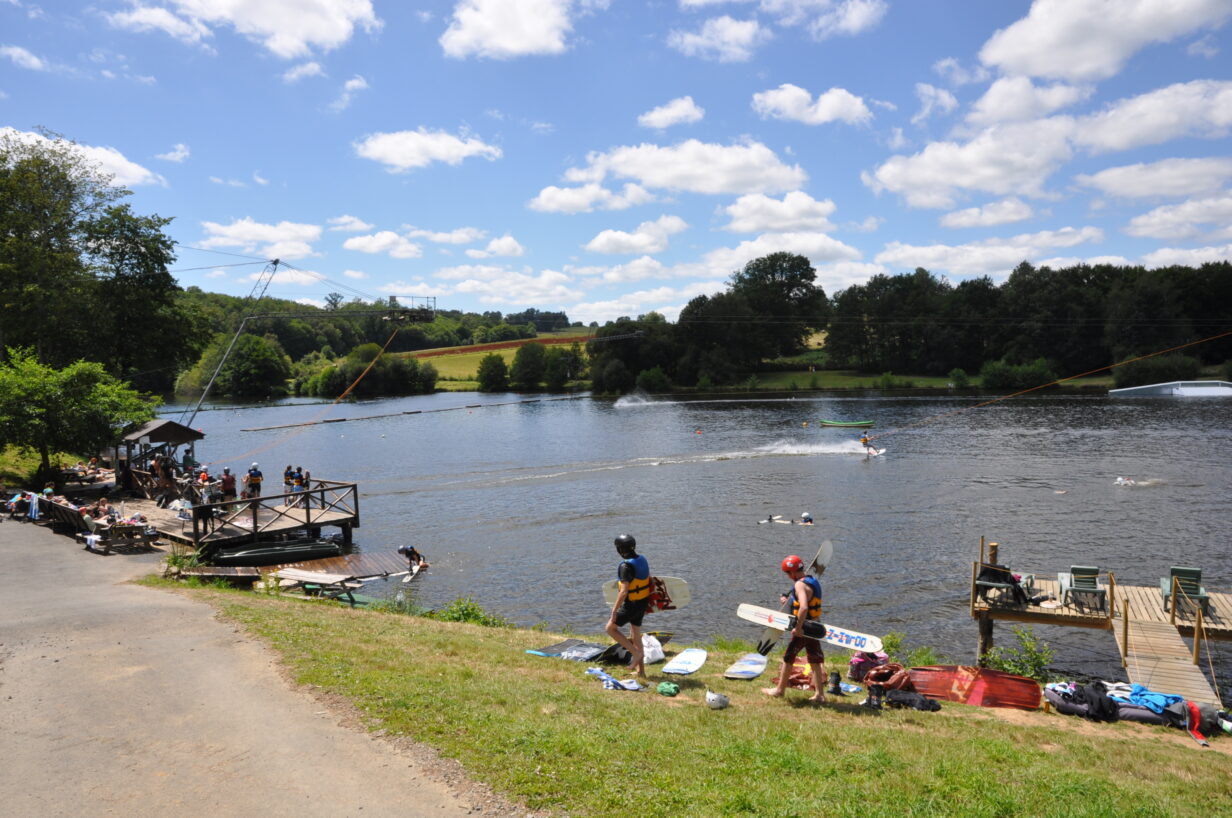 base de loisirs et plan d'eau de rouffiac proche du fin chapon à excideuil en dordogne